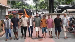 অনলাইনের জুয়ার টাকায় তাদের বিলাসী জীবন