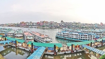 ঢাকার সদরঘাটে লঞ্চের ধাক্কায় ট্রলার ডুবে দুজন নিখোঁজ