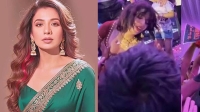 কনসার্টে অশালীন স্পর্শের মুখোমুখি ‘ধুরন্ধর’ সিনেমার গায়িকা