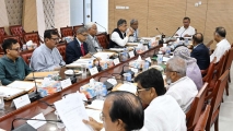 প্রধানমন্ত্রীর সভাপতিত্বে মন্ত্রিপরিষদের বৈঠক চলছে