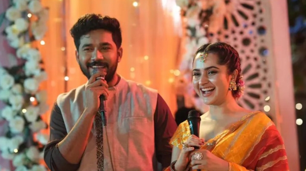 ‘যারা নতুন বিয়ে করেছেন, আমাদের দেখে রোমান্টিক হয়ে 