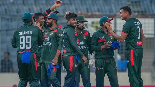 বৃষ্টিবিঘ্নিত ম্যাচের শুরুতেই শূন্য রানে তানজিদ আউট, বাংলাদে